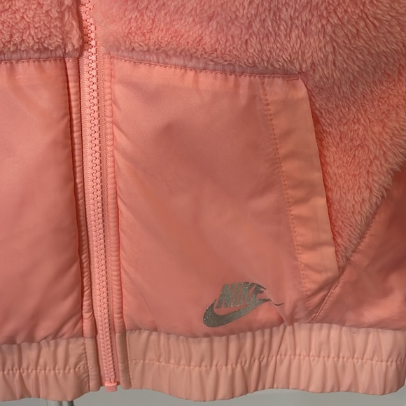 Nike peach coat - Picture 2 of 5